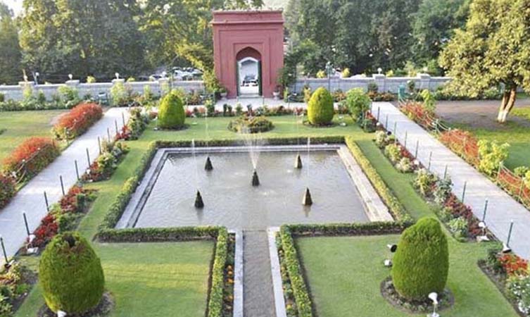 mughal gardens in kashmir